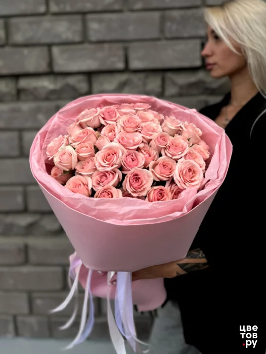 9 розовых кустовых роз